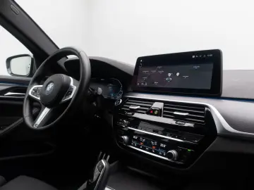 BMW 530e xD M Sport H K DAB HUD Individual 19Zoll