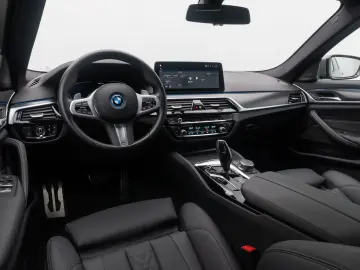 BMW 530e xD M Sport H K DAB HUD Individual 19Zoll
