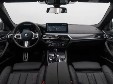 BMW 530e xD M Sport H K DAB HUD Individual 19Zoll