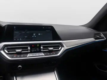 BMW 330e xD M Sport Individual Kamera Laser HUD 19