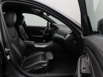 BMW 330e xD M Sport Individual Kamera Laser HUD 19