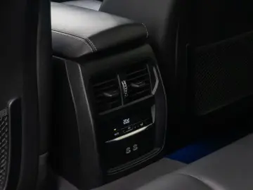 BMW 330e xD M Sport Individual Kamera Laser HUD 19