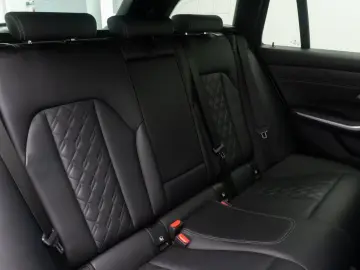 BMW 330e xD M Sport Individual Kamera Laser HUD 19