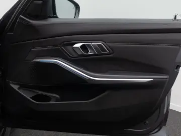 BMW 330e xD M Sport Individual Kamera Laser HUD 19