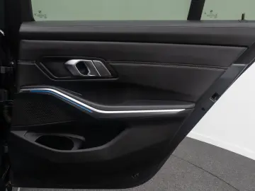 BMW 330e xD M Sport Individual Kamera Laser HUD 19