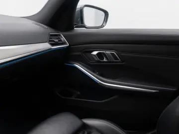 BMW 330e xD M Sport Individual Kamera Laser HUD 19