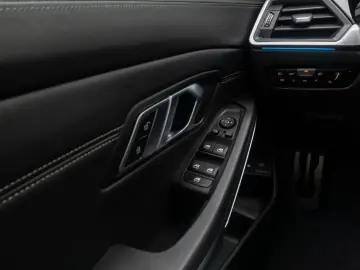 BMW 330e xD M Sport Individual Kamera Laser HUD 19