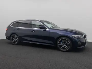 BMW 330e xD M Sport 360  HUD Panorama Individual 19