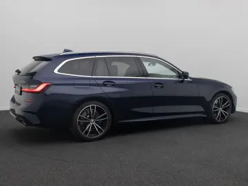 BMW 330e xD M Sport 360  HUD Panorama Individual 19