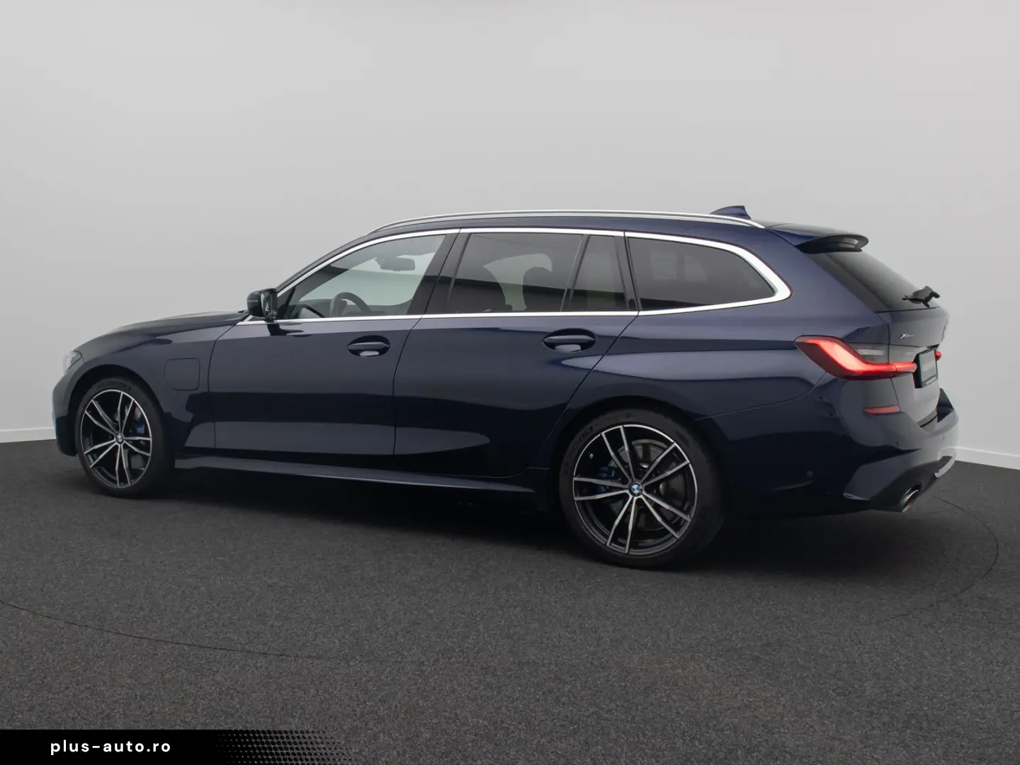 BMW 330e xD M Sport 360  HUD Panorama Individual 19