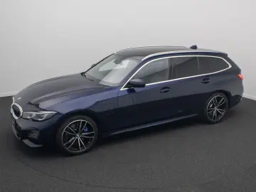 BMW 330e xD M Sport 360  HUD Panorama Individual 19