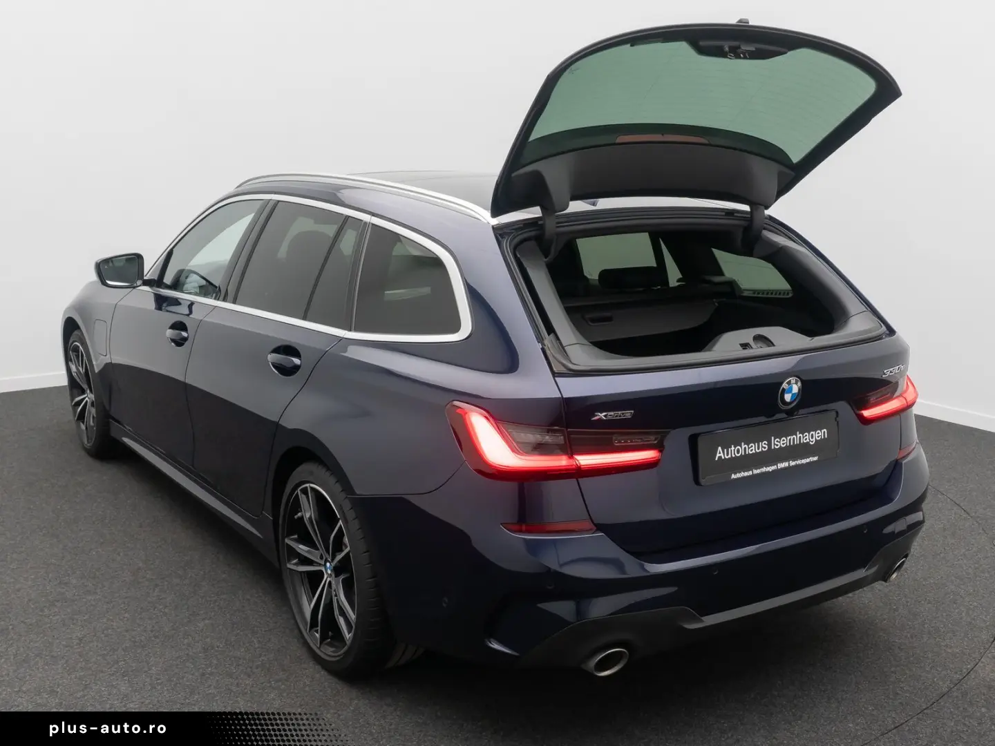 BMW 330e xD M Sport 360  HUD Panorama Individual 19