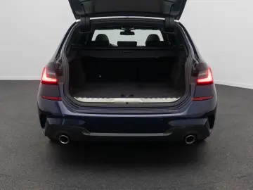 BMW 330e xD M Sport 360  HUD Panorama Individual 19