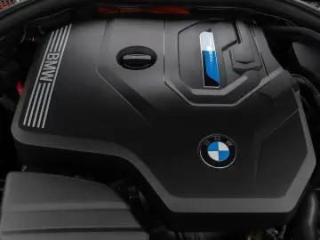 BMW 330e xD M Sport 360  HUD Panorama Individual 19