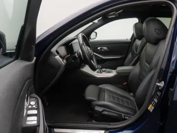 BMW 330e xD M Sport 360  HUD Panorama Individual 19