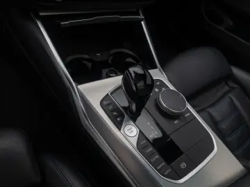 BMW 330e xD M Sport 360  HUD Panorama Individual 19