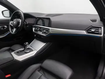 BMW 330e xD M Sport 360  HUD Panorama Individual 19