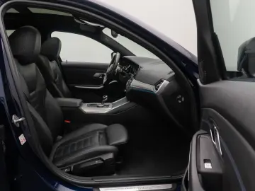 BMW 330e xD M Sport 360  HUD Panorama Individual 19