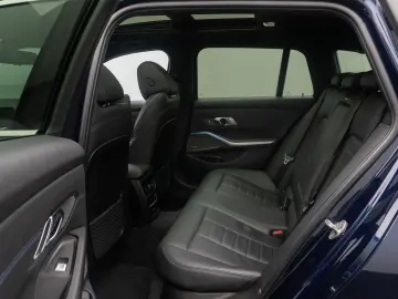 BMW 330e xD M Sport 360  HUD Panorama Individual 19