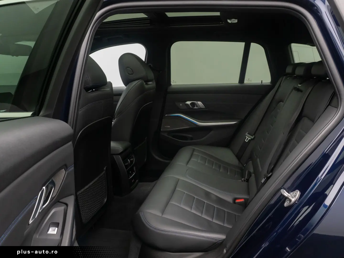 BMW 330e xD M Sport 360  HUD Panorama Individual 19