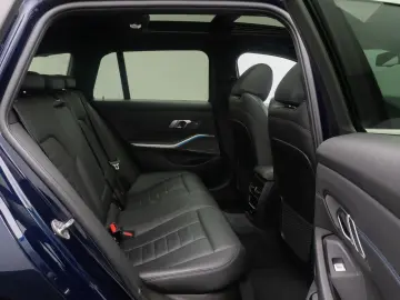 BMW 330e xD M Sport 360  HUD Panorama Individual 19