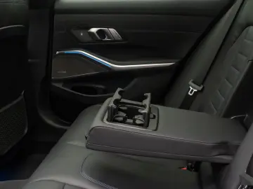 BMW 330e xD M Sport 360  HUD Panorama Individual 19