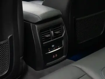 BMW 330e xD M Sport 360  HUD Panorama Individual 19