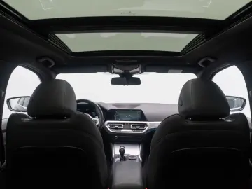 BMW 330e xD M Sport 360  HUD Panorama Individual 19