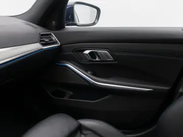 BMW 330e xD M Sport 360  HUD Panorama Individual 19