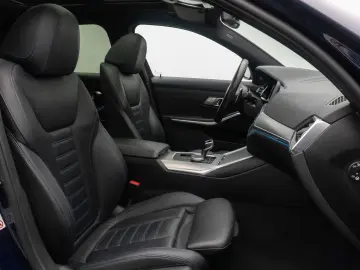 BMW 330e xD M Sport 360  HUD Panorama Individual 19