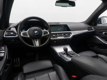 BMW 330e xD M Sport 360  HUD Panorama Individual 19