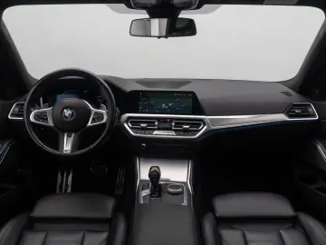 BMW 330e xD M Sport 360  HUD Panorama Individual 19