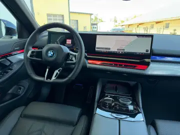 BMW 550e xDrive M-SPORT H&K 360  HUD