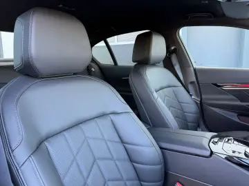 BMW 550e xDrive M-SPORT H&K 360  HUD