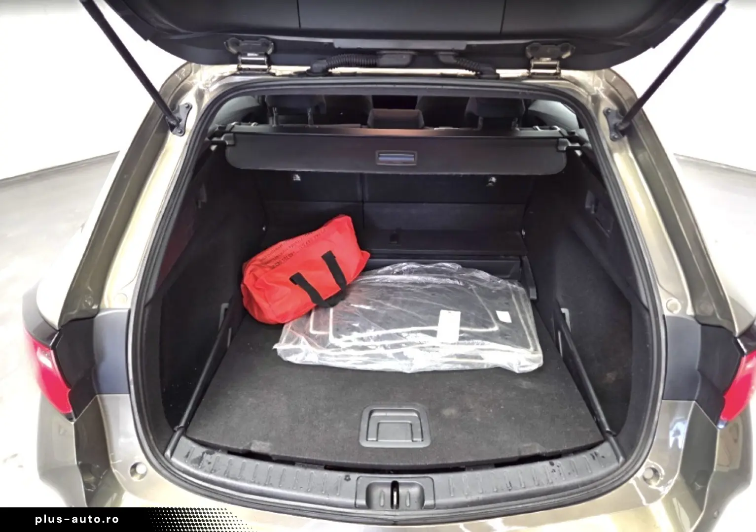 COROLLA 1.8 HYBRID DYNAMIC HSD TS E-CVT