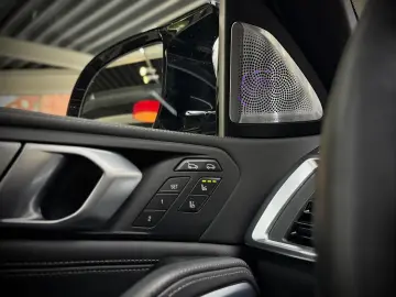 BMW X6 M60 i xD  Pano HuD Carbon B&W Massage 22
