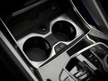 BMW X6 M60 i xD  Pano HuD Carbon B&W Massage 22