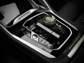 BMW X6 M60 i xD  Pano HuD Carbon B&W Massage 22