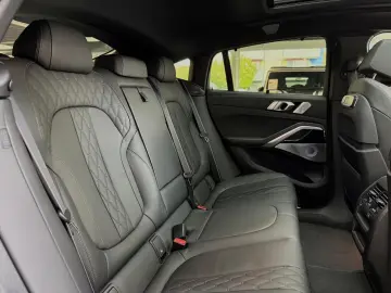 BMW X6 M60 i xD  Pano HuD Carbon B&W Massage 22