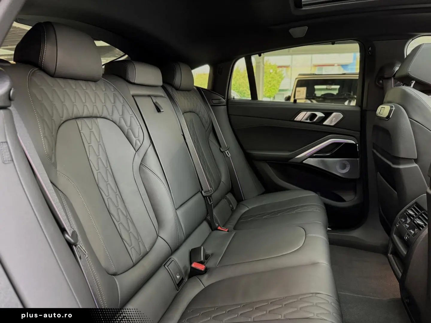 BMW X6 M60 i xD  Pano HuD Carbon B&W Massage 22