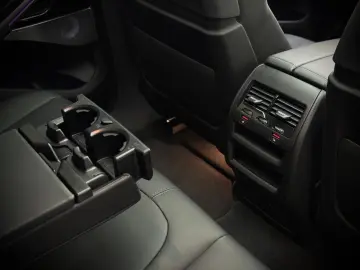 BMW X6 M60 i xD  Pano HuD Carbon B&W Massage 22