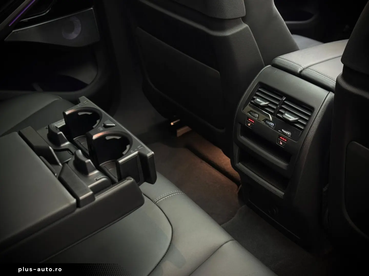 BMW X6 M60 i xD  Pano HuD Carbon B&W Massage 22