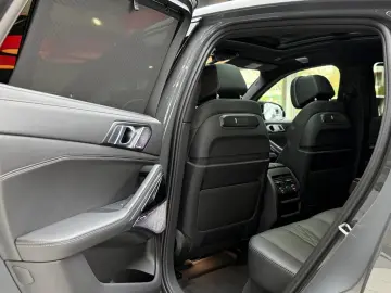 BMW X6 M60 i xD  Pano HuD Carbon B&W Massage 22