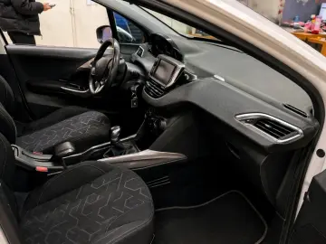 Peugeot 2008 1.2 VTI Style