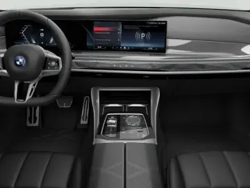 BMW M760e xDrive Limousine ( G70 )