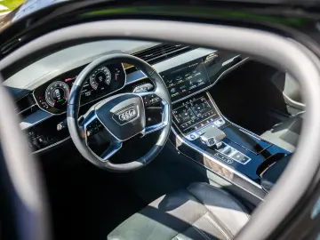 AUDI A8 L Quattro