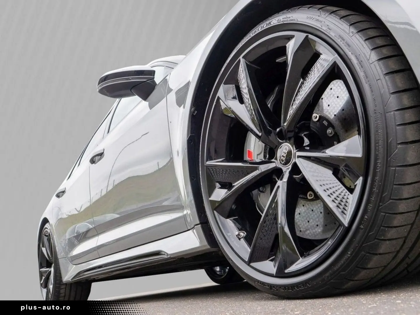 AUDI RS 6 Avant 4.0 TFSI Matrix Panorama B&O Head-up