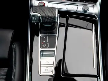 AUDI RS 6 Avant 4.0 TFSI Matrix Panorama B&O Head-up