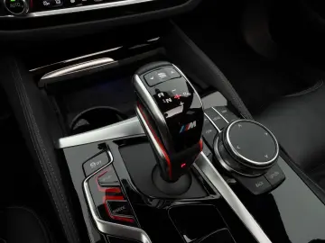 BMW M5 BMW-Garantie bis zum 31.05.2026 BowersWilkins