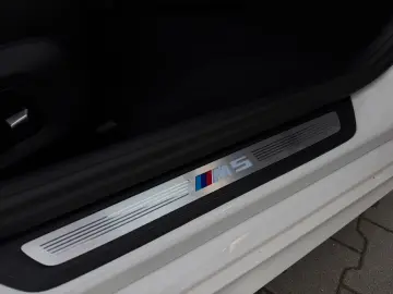 BMW M5 BMW-Garantie bis zum 31.05.2026 BowersWilkins